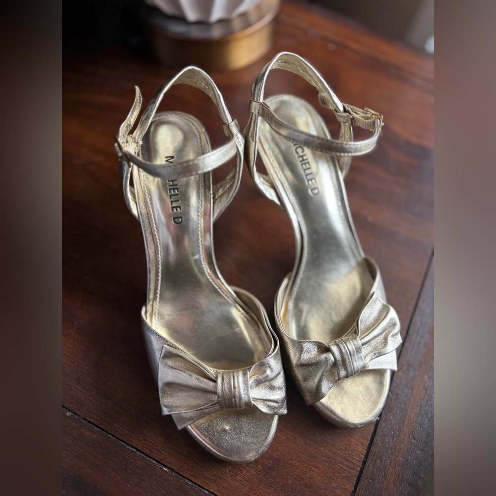 VINTAGE Michelle D Metallic Gold Heels 7 - worn once!